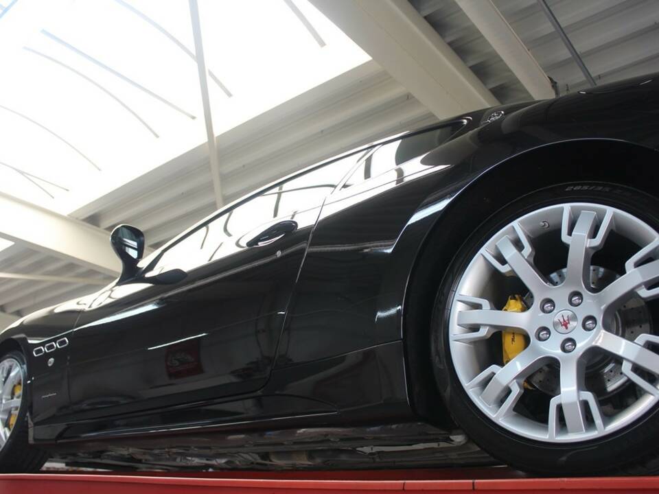 Image 14/50 of Maserati GranTurismo S (2008)