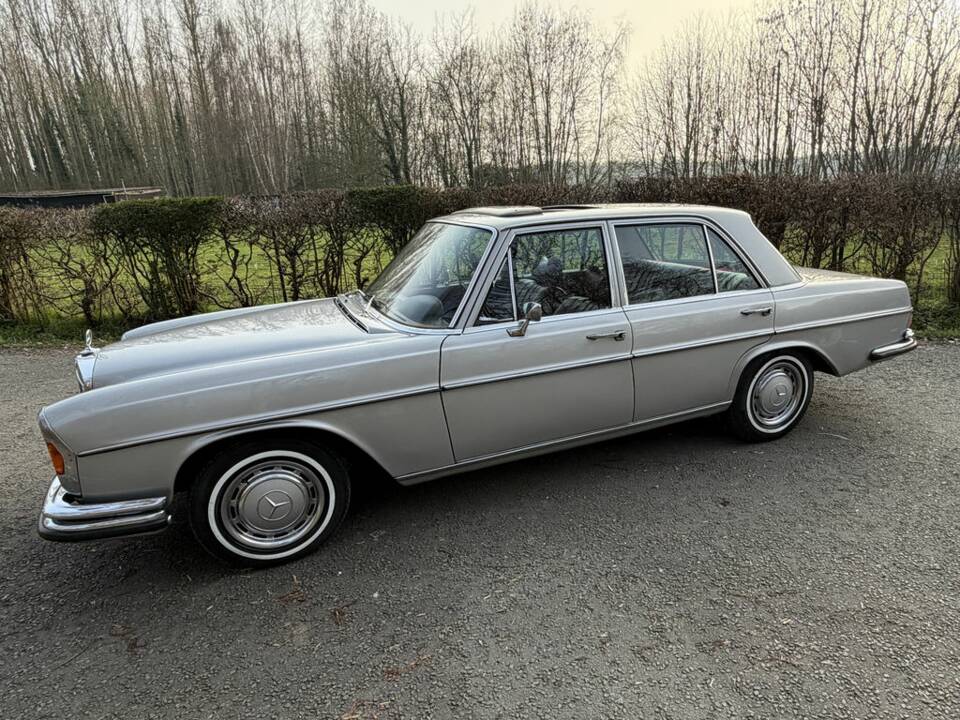 Image 7/8 de Mercedes-Benz 280 SE (1971)
