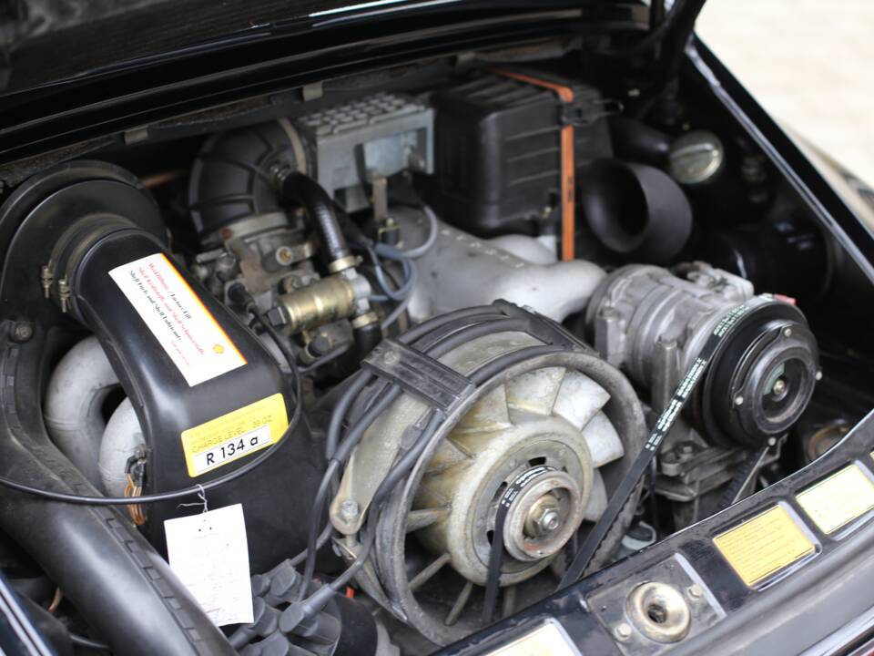 Image 15/43 of Porsche 911 Carrera 3.2 (1985)