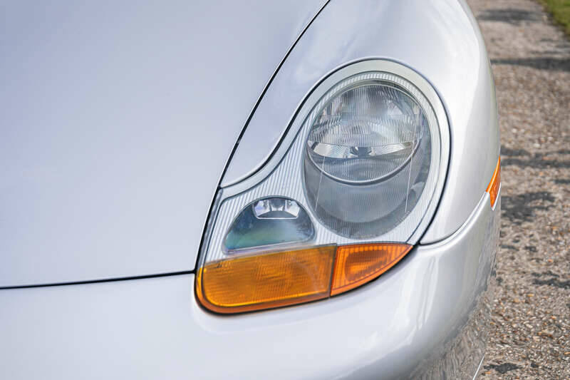 Image 18/39 of Porsche 911 Carrera (1998)