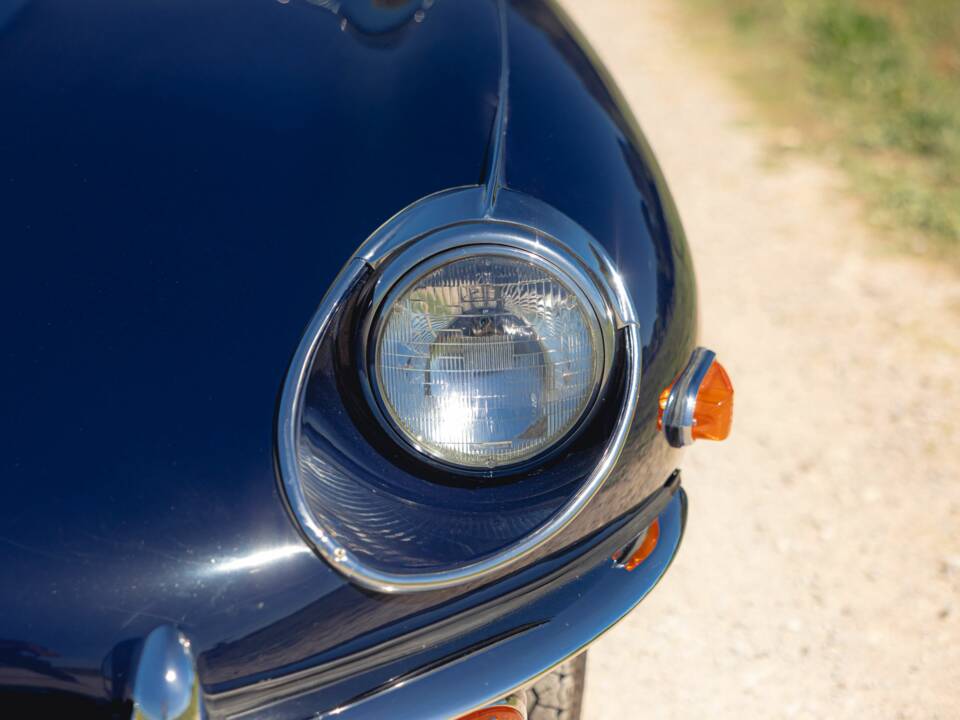 Image 9/50 de Jaguar E-Type (1969)