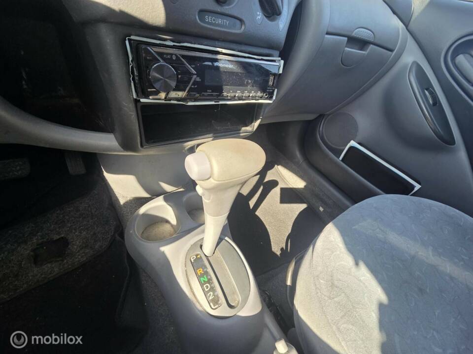 Afbeelding 10/15 van Toyota Yaris 1.33 VVT-i (2000)