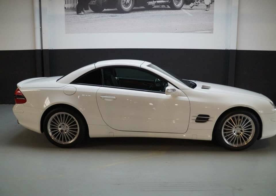 Image 3/50 of Mercedes-Benz SL 500 (2005)