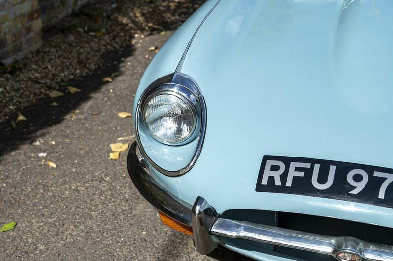 Image 38/50 de Jaguar E-Type (1968)