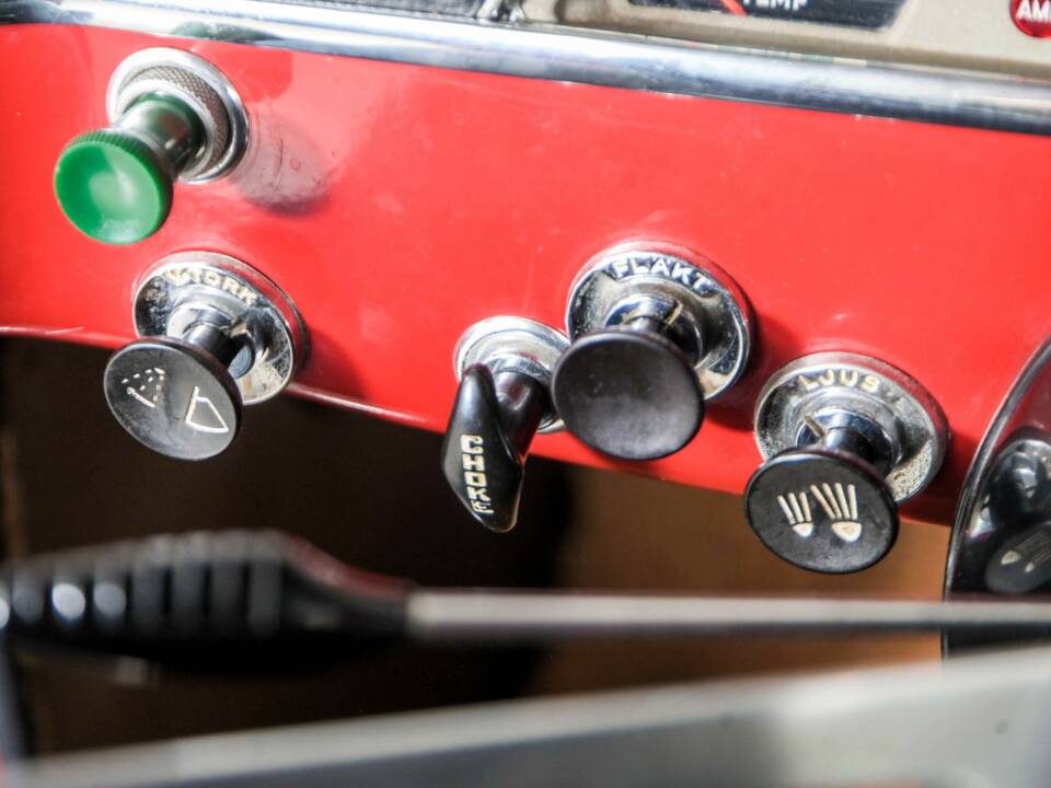 Image 36/50 of Volvo P 123 GT (1968)