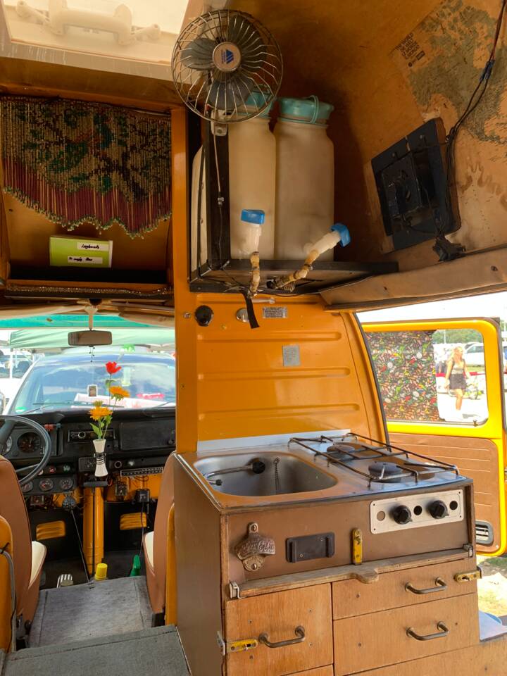 Image 10/12 de Volkswagen T2b minibus (1979)
