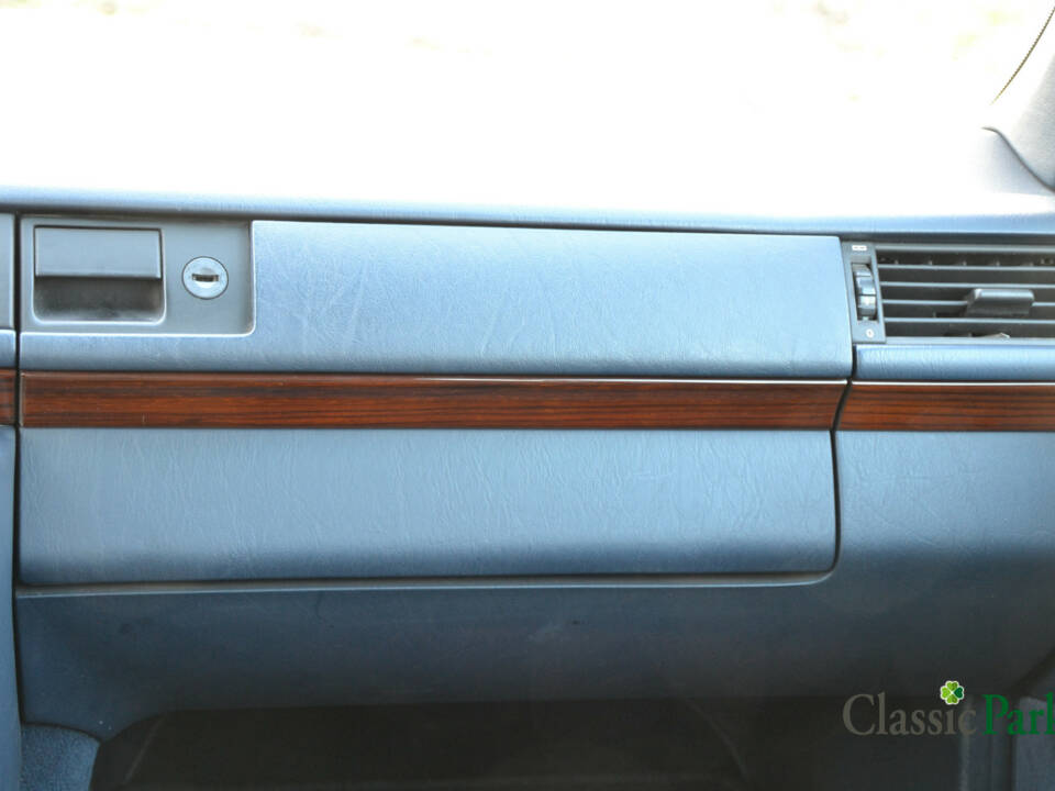 Image 33/39 of Mercedes-Benz 200 D (1993)