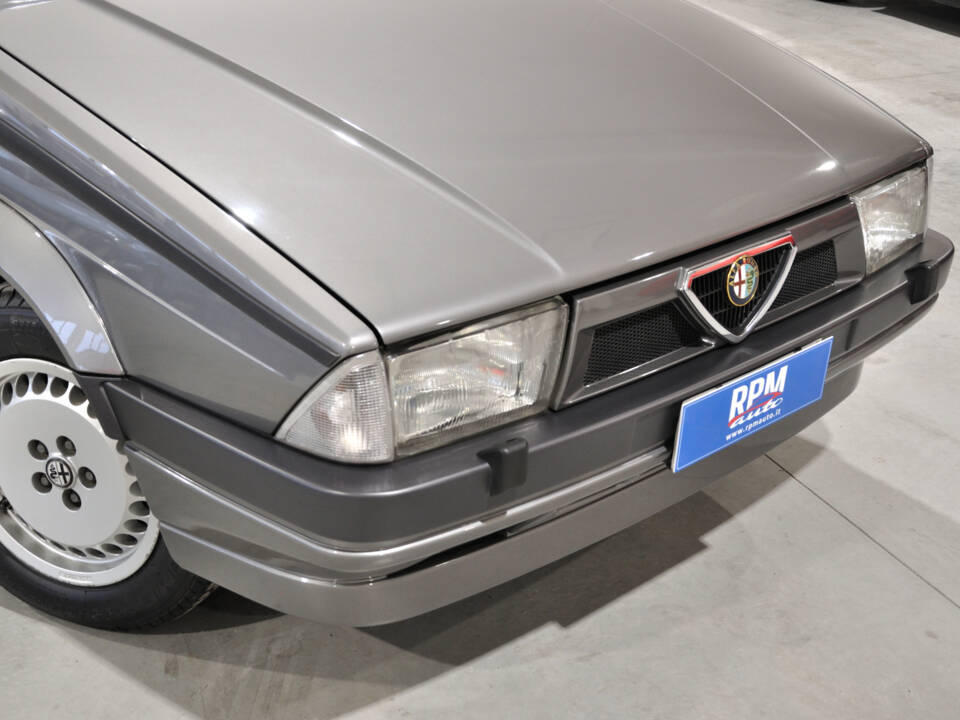 Imagen 5/34 de Alfa Romeo 75 2.0 Twin Spark (1991)