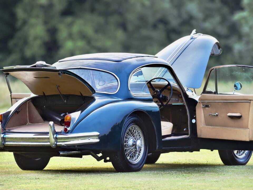 Image 22/50 of Jaguar XK 150 FHC (1960)