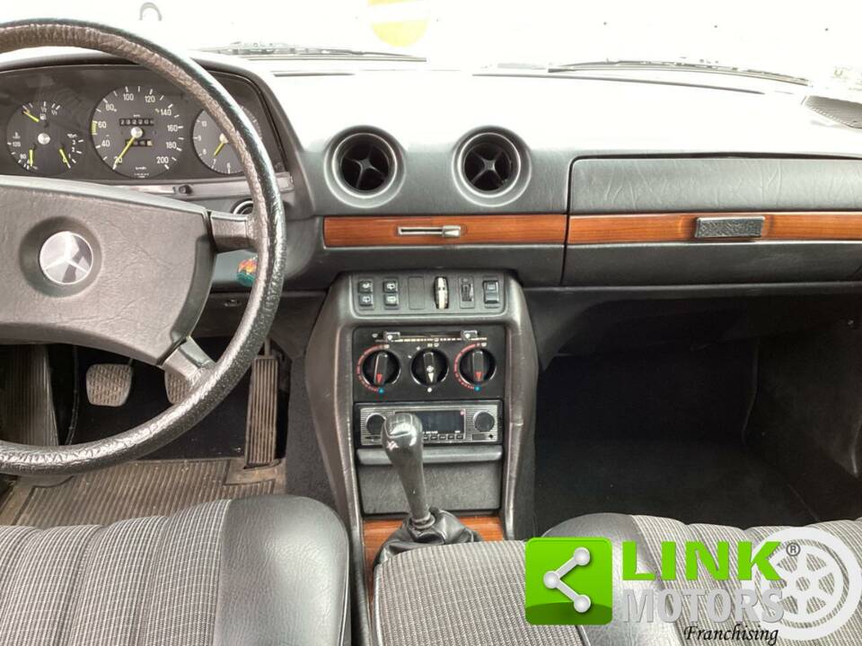 Bild 7/10 von Mercedes-Benz 200 T (1985)