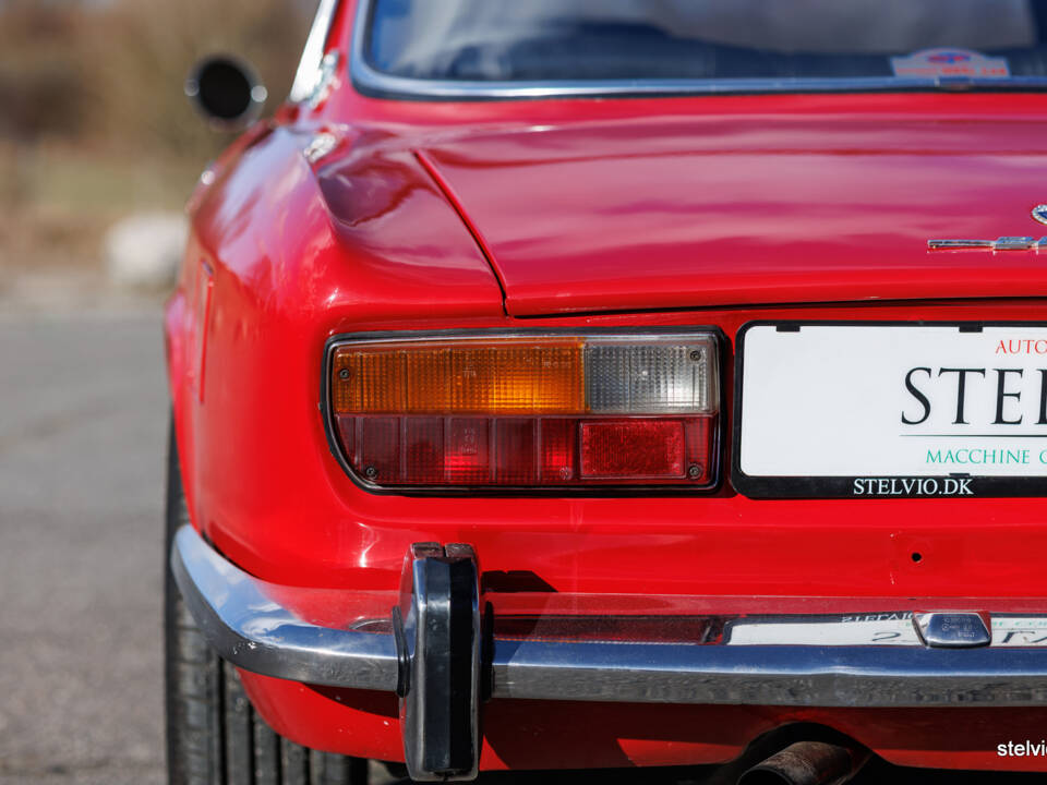Image 27/43 of Alfa Romeo 2000 GT Veloce (1972)