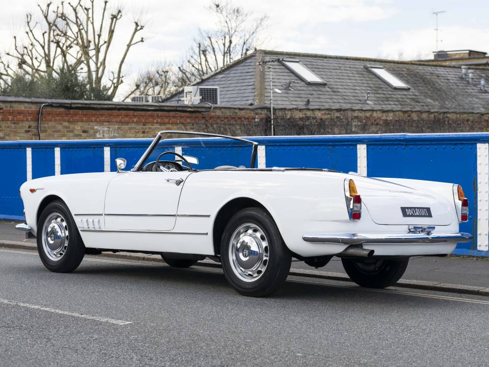Image 4/37 of Alfa Romeo 2000 Spider (1960)