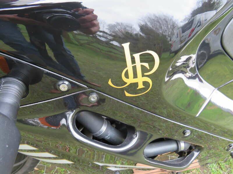 Image 21/44 of Norton F1 (1990)