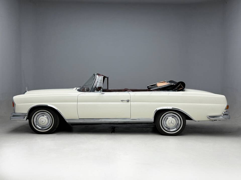 Afbeelding 6/36 van Mercedes-Benz 250 SE (1966)
