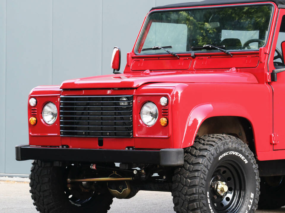 Image 17/38 of Land Rover 110 (1989)