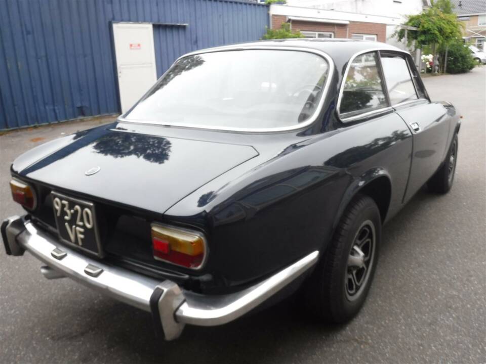 Image 19/39 of Alfa Romeo Giulia 1600 GT Junior (1973)