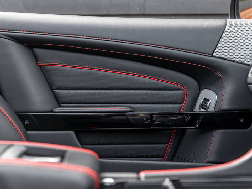 Bild 49/66 von Aston Martin DB 9 GT Volante (2016)
