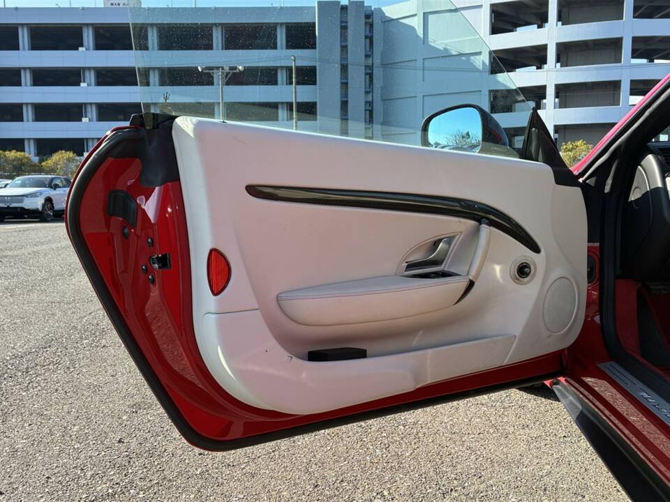 Image 17/54 of Maserati GranCabrio Sport (2015)