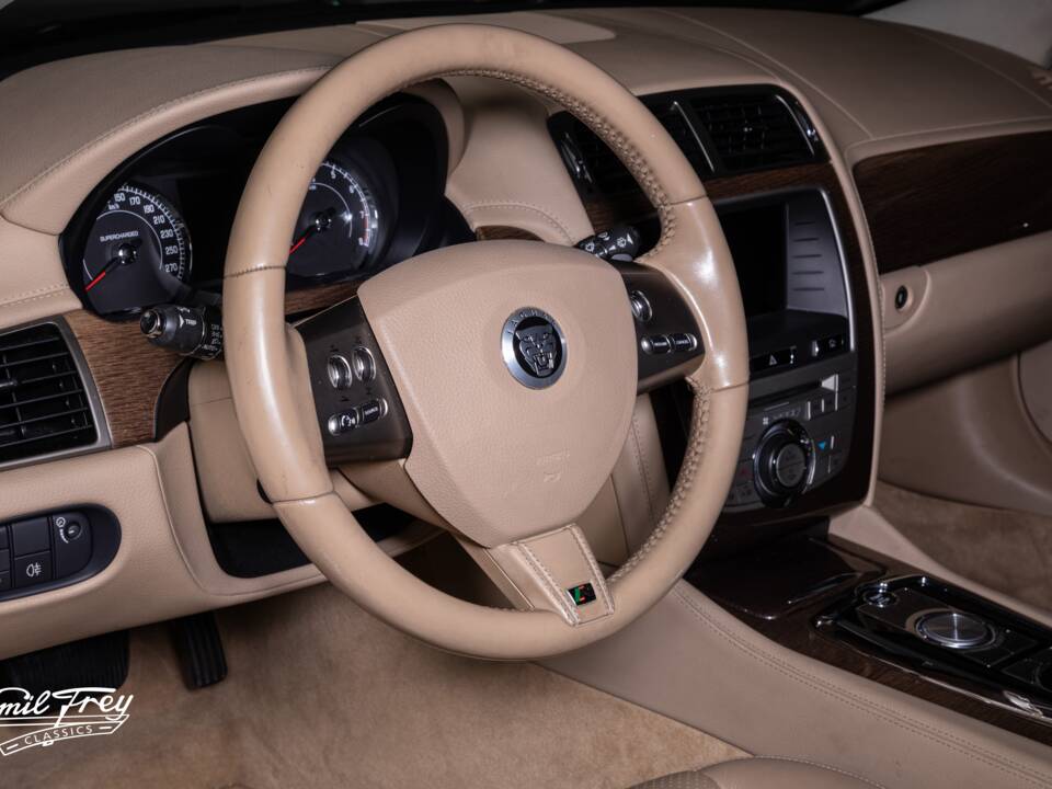 Image 4/8 of Jaguar XKR (2009)