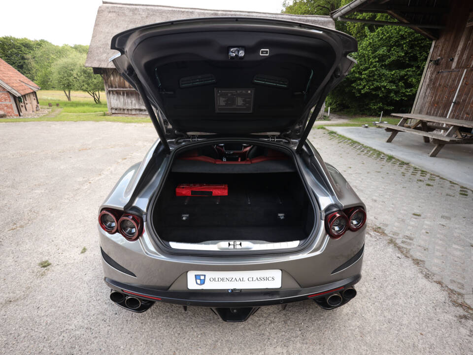 Immagine 34/61 di Ferrari GTC4Lusso (2017)