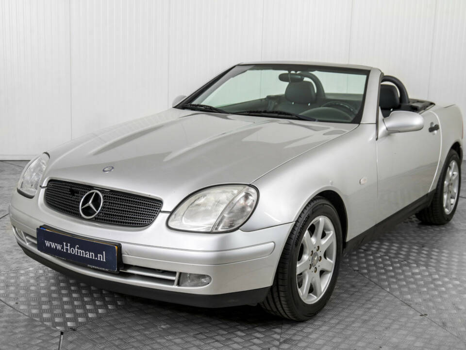 Image 18/50 of Mercedes-Benz SLK 200 (1997)