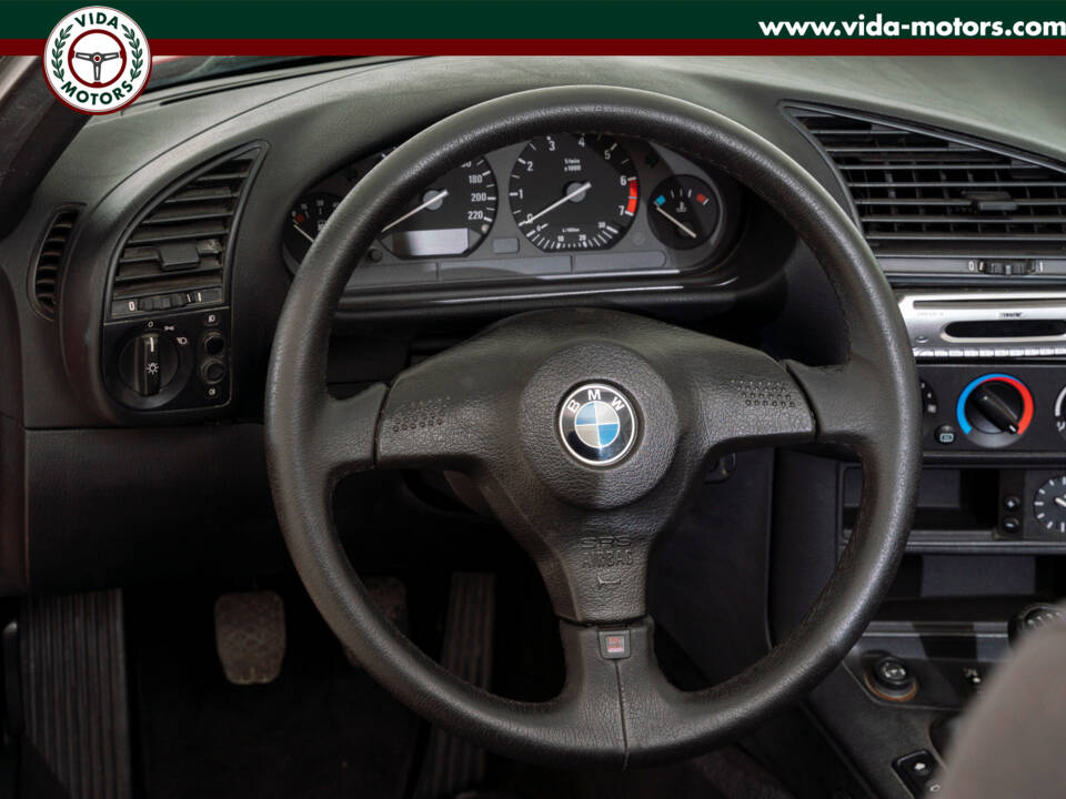 Immagine 12/20 di BMW 318i (1994)