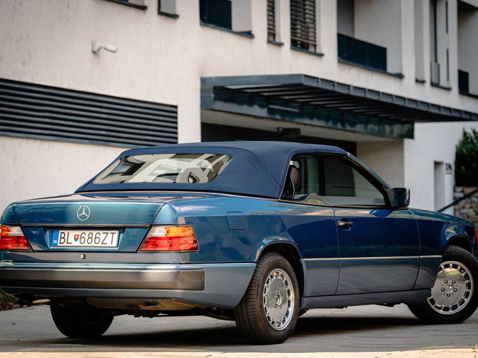 Obraz 36/50 pojazdu Mercedes-Benz 300 CE-24 (1992)