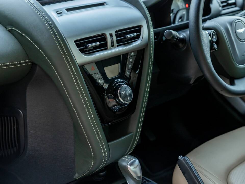Image 37/50 of Aston Martin Cygnet (2013)