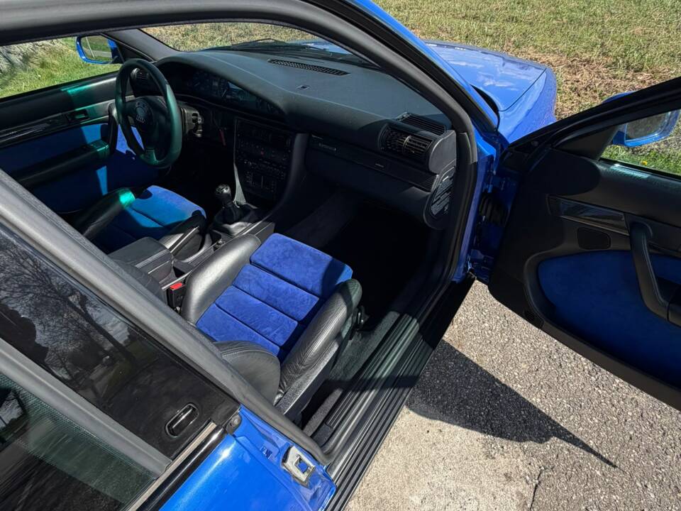 Image 24/29 of Audi S6 Plus Avant (1996)