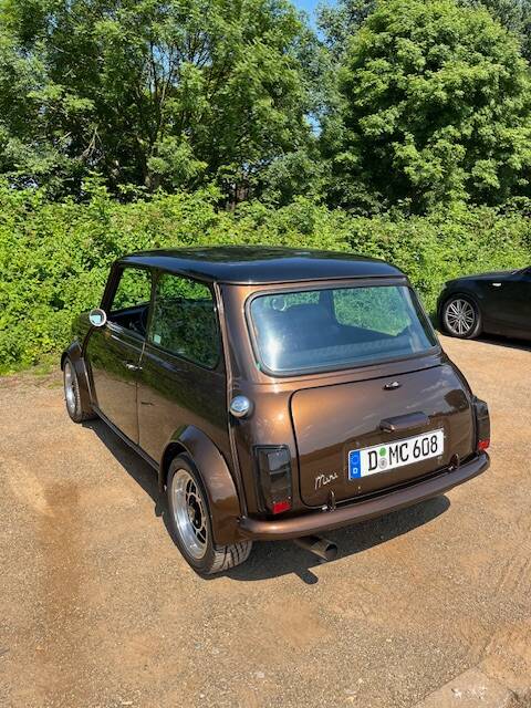 Image 22/22 of Austin Thirty (1990)