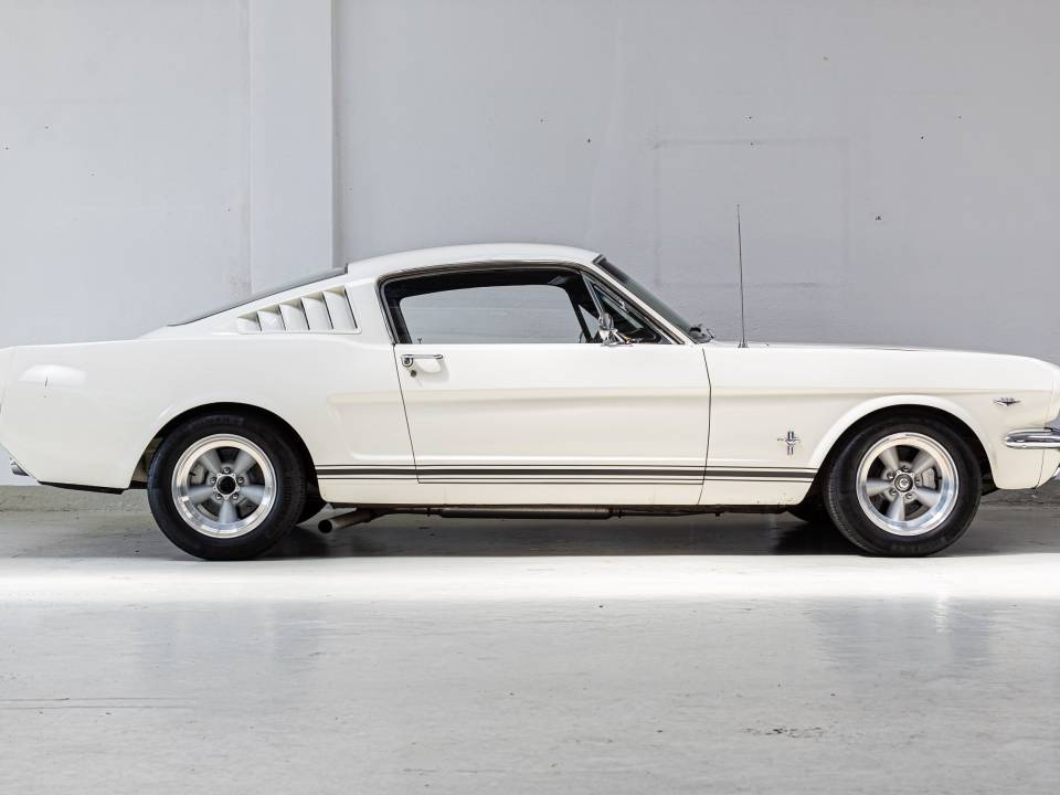 Image 4/41 of Ford Mustang GT (1965)