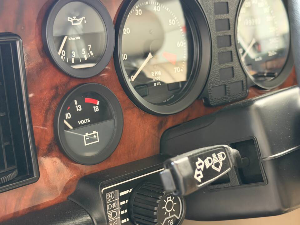 Bild 35/67 von Jaguar XJ 12 (1989)