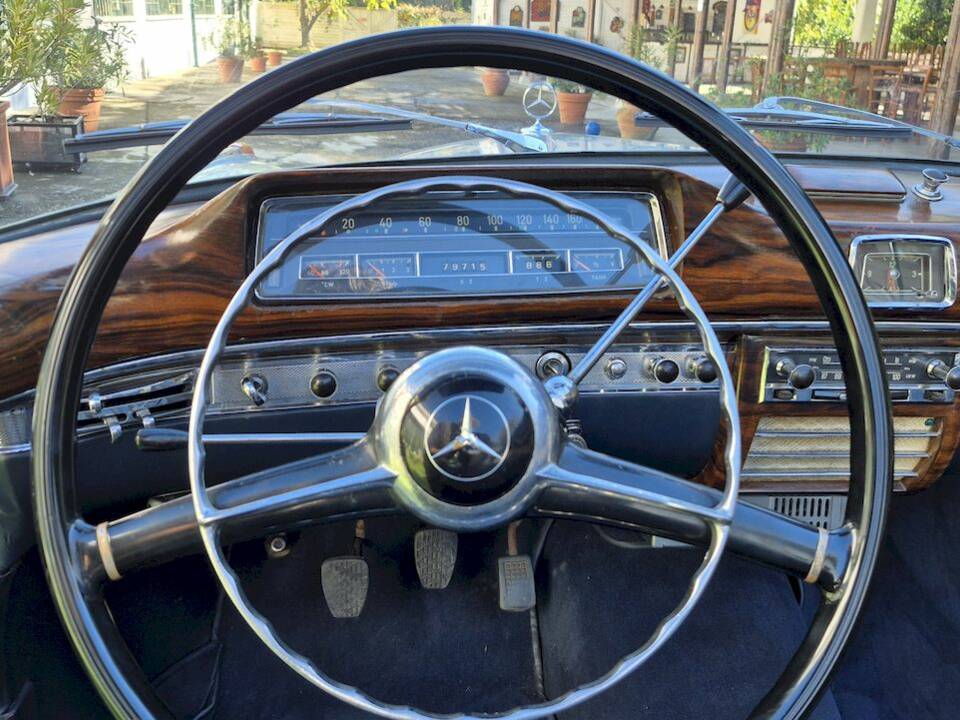 Image 23/61 de Mercedes-Benz 220 S Cabriolet (1957)