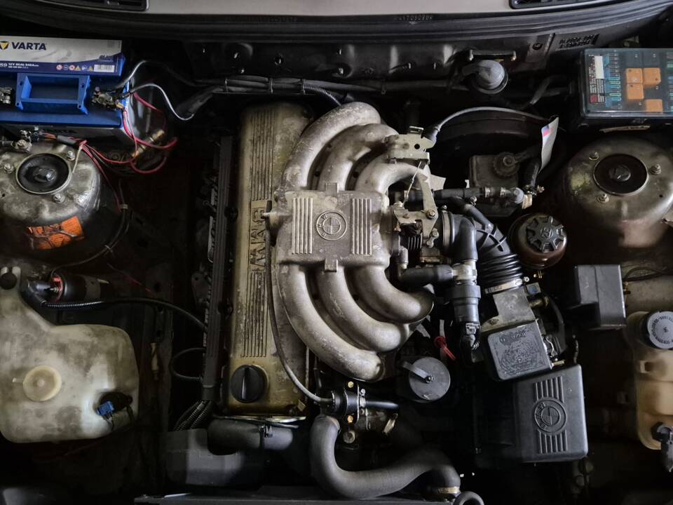 Image 16/18 of BMW 325i (1987)