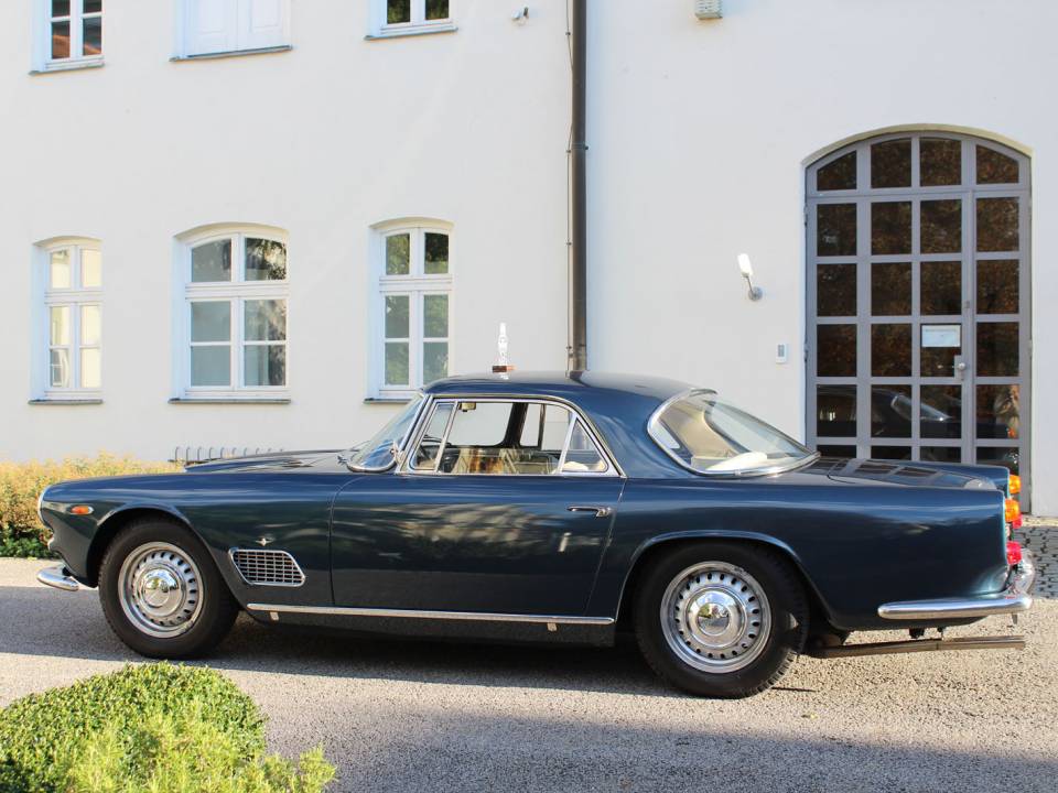 Image 6/58 of Maserati 3500 GTI Touring (1963)