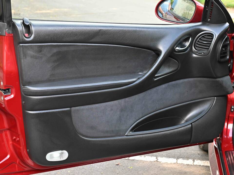 Image 17/35 of Holden Monaro CAPA F 320 C (2003)