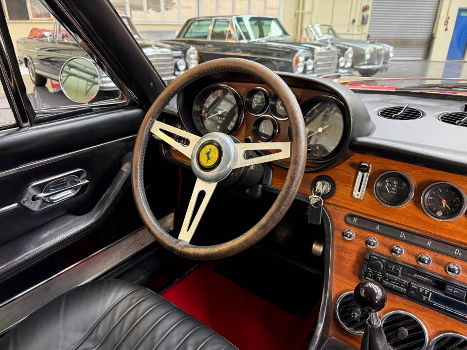 Bild 21/32 von Ferrari 365 GT 2+2 (1969)