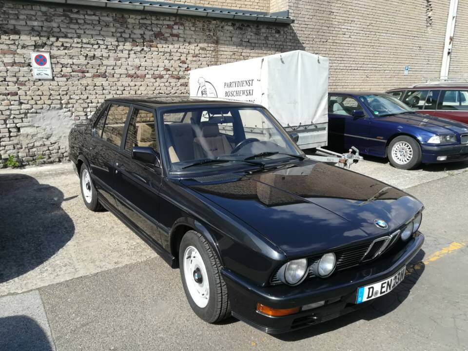 Afbeelding 3/8 van BMW M 535i (1987)