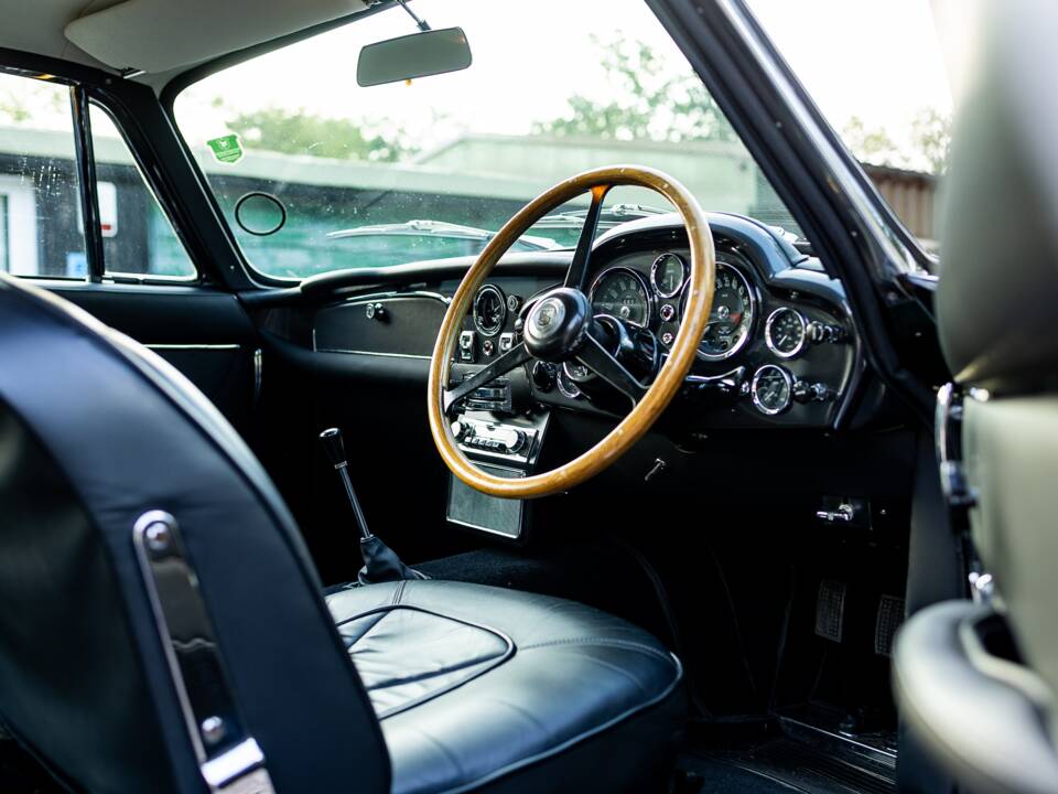 Bild 26/43 von Aston Martin DB 6 Vantage (1967)