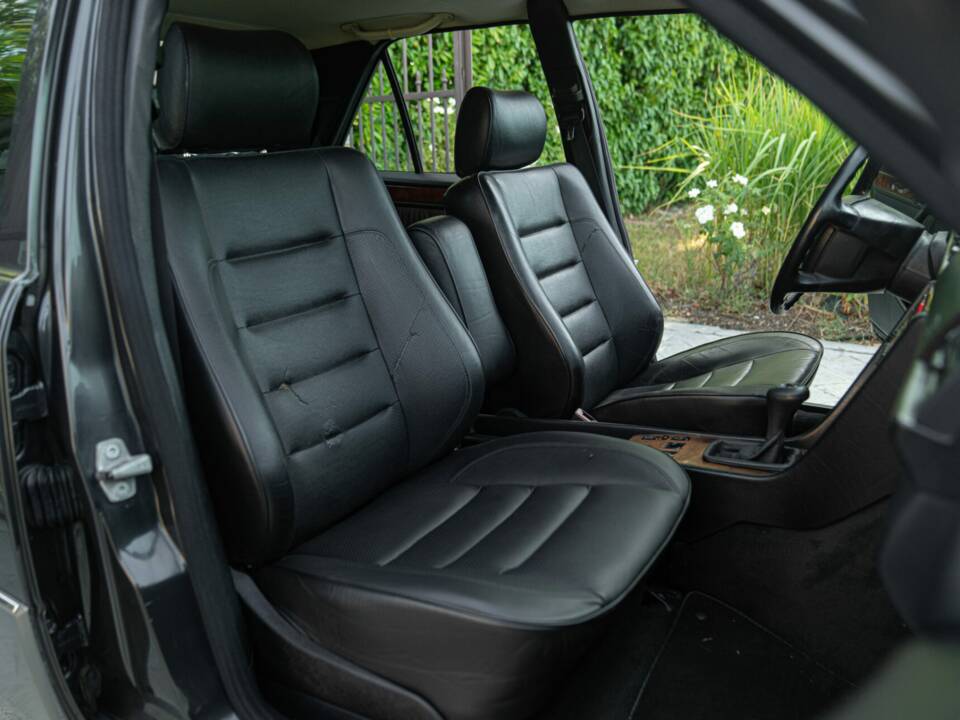Bild 28/50 von Mercedes-Benz 300 E-24 (1989)