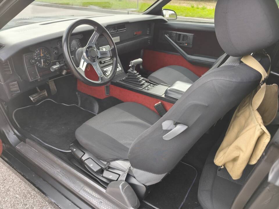 Bild 2/8 von Chevrolet Camaro Z28 (1985)