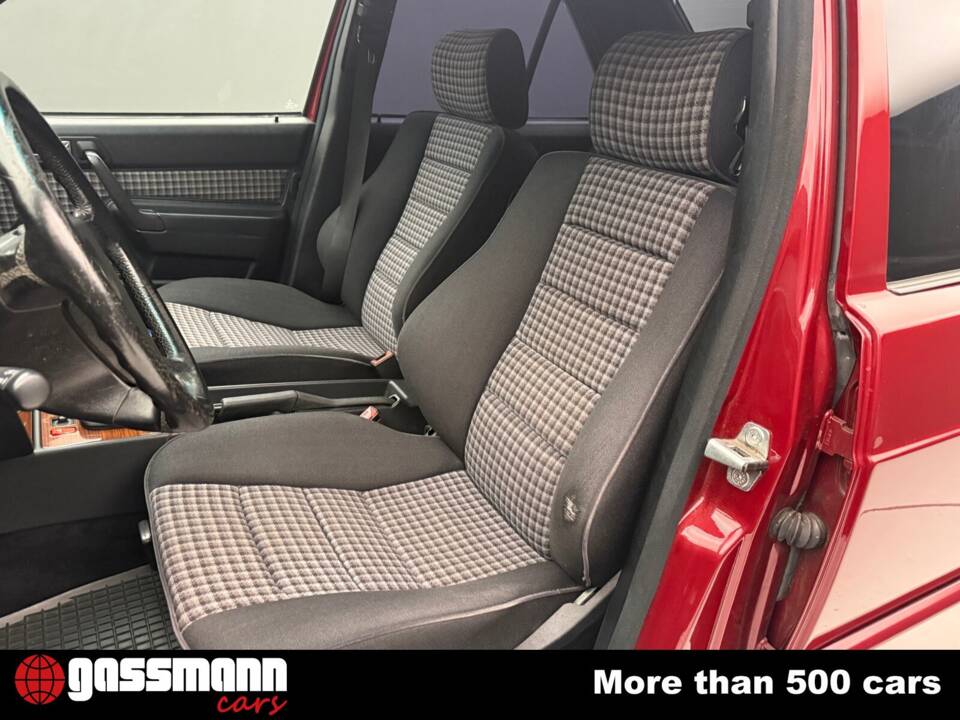 Image 14/15 of Mercedes-Benz 190 E 2.0 (1992)