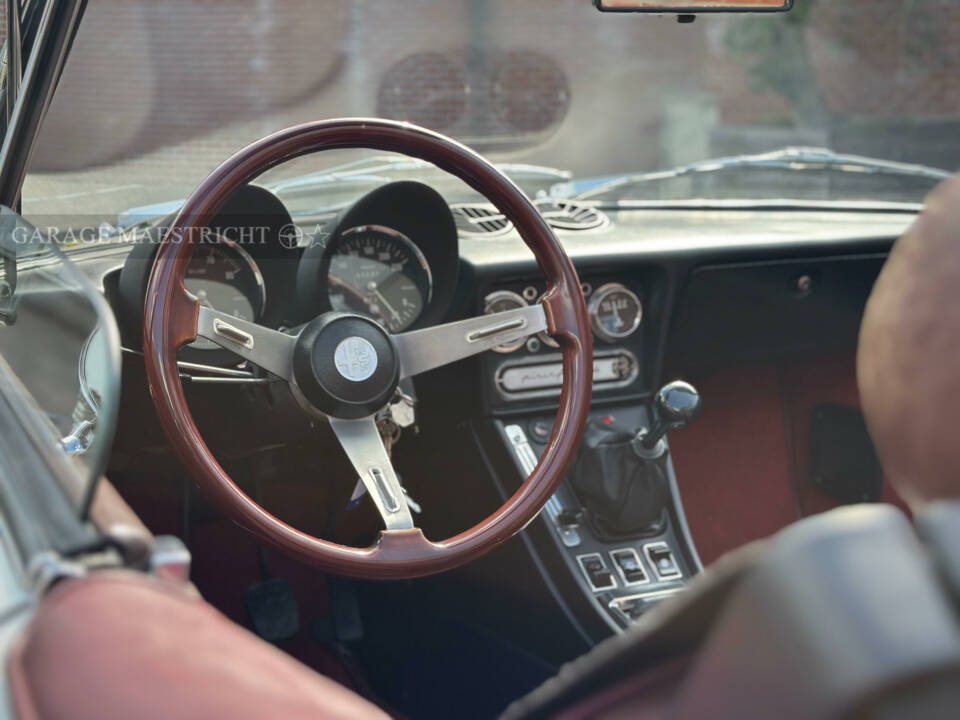Afbeelding 14/72 van Alfa Romeo 2000 Spider Veloce (1981)