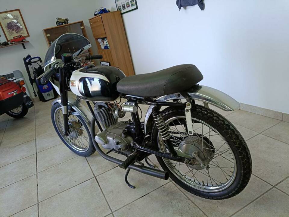 Immagine 2/26 di Moto Morini Corsaro 125 (1961)