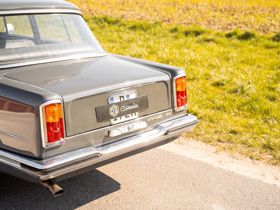 Afbeelding 8/39 van Alfa Romeo 2600 Berlina (1962)