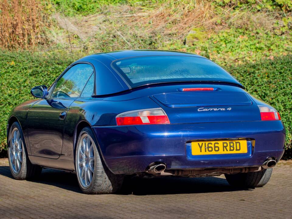 Imagen 3/22 de Porsche 911 Carrera 4 (2001)