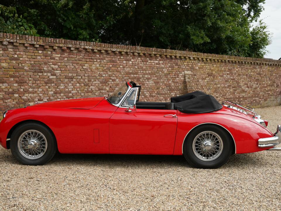 Image 33/50 of Jaguar XK 150 DHC (1960)