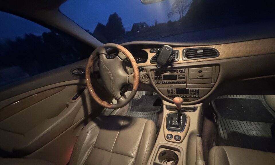 Image 2/8 de Jaguar S-Type 4.0 V8 (2000)