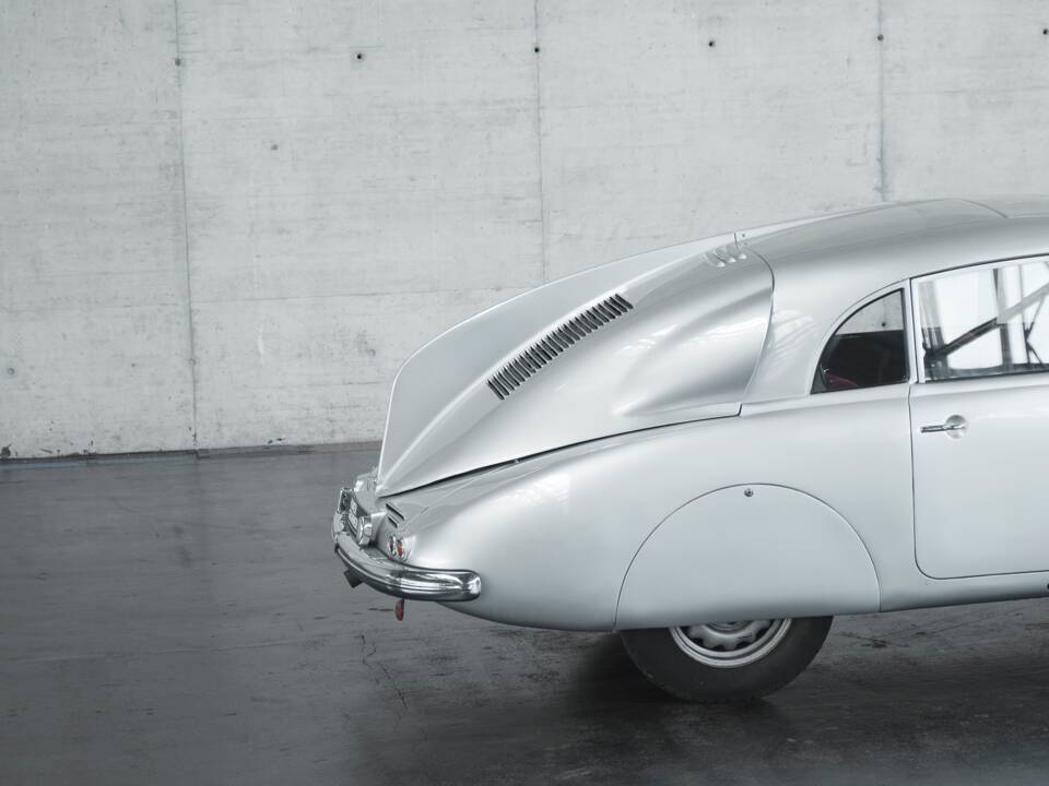 Image 22/50 of Tatra T 87 (1949)