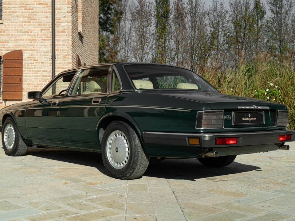 Image 13/50 de Daimler XJ 6 4.0 (1991)